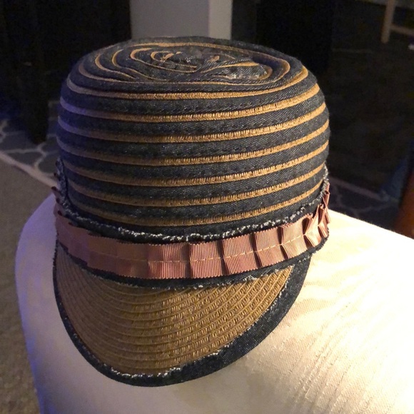 Strip hat - Picture 1 of 3